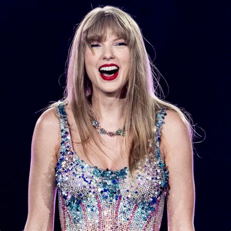 Taylor Swift's Whole Dress Comes Off in Eras Tour Wardrobe .